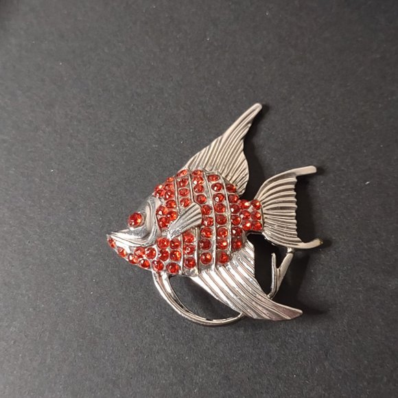 Very Cool Silver Tone And Red Fish Brooch - Picture 6 of 8